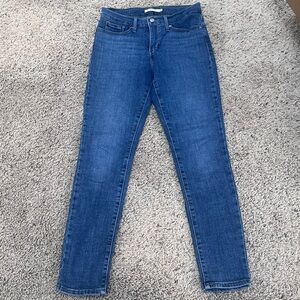Levi’s 312 Shaping Skinny Jeans Size 27